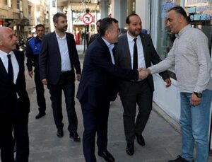 DOĞAN ESNAFLA KUCAKLAŞTI