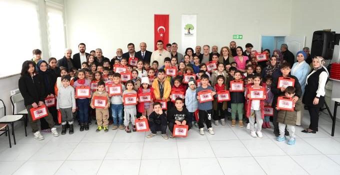 YILMAZ, ÇOCUKLARLA BULUŞTU