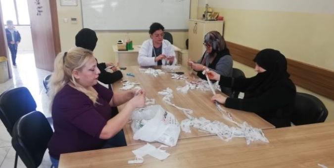 NAYLON POŞETLER RENGARENK ÇANTALARA DÖNÜŞÜYOR