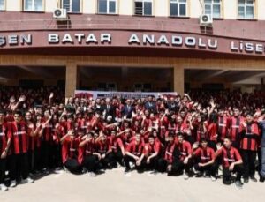 ŞAHİNBEY’DEN 160 BİN ÖĞRENCİYE FORMA