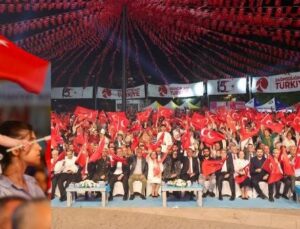 MEYDANLAR YİNE DOLDU TAŞTI