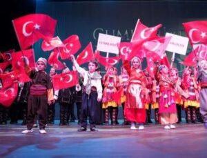 29 EKİM COŞKUSU CUMHURİYET DANSI İLE TAÇLANDI