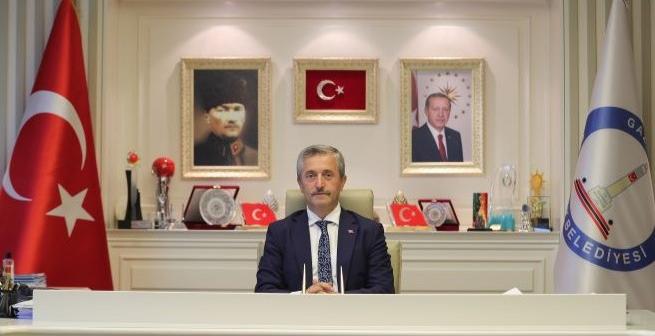 ÖĞRETMENLER TOPLUMUN EN DEĞERLİ YAPI TAŞLARINDAN BİRİDİR