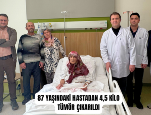87 YAŞINDAKİ HASTADAN 4,5 KİLOLUK TÜMÖR ÇIKARILDI